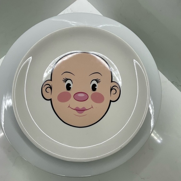 Fred Plays with His Food Plate - Picture 1 of 5